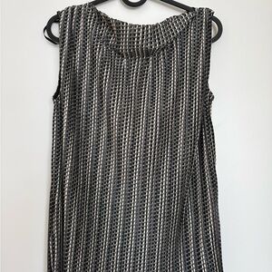 NWOT Sleeveless Black & Cream pleated tank top